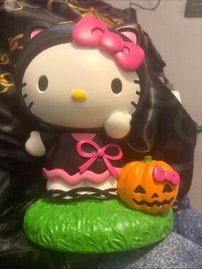 Hello Kitty Black and Pink Halloween Figurine with Pumpkin